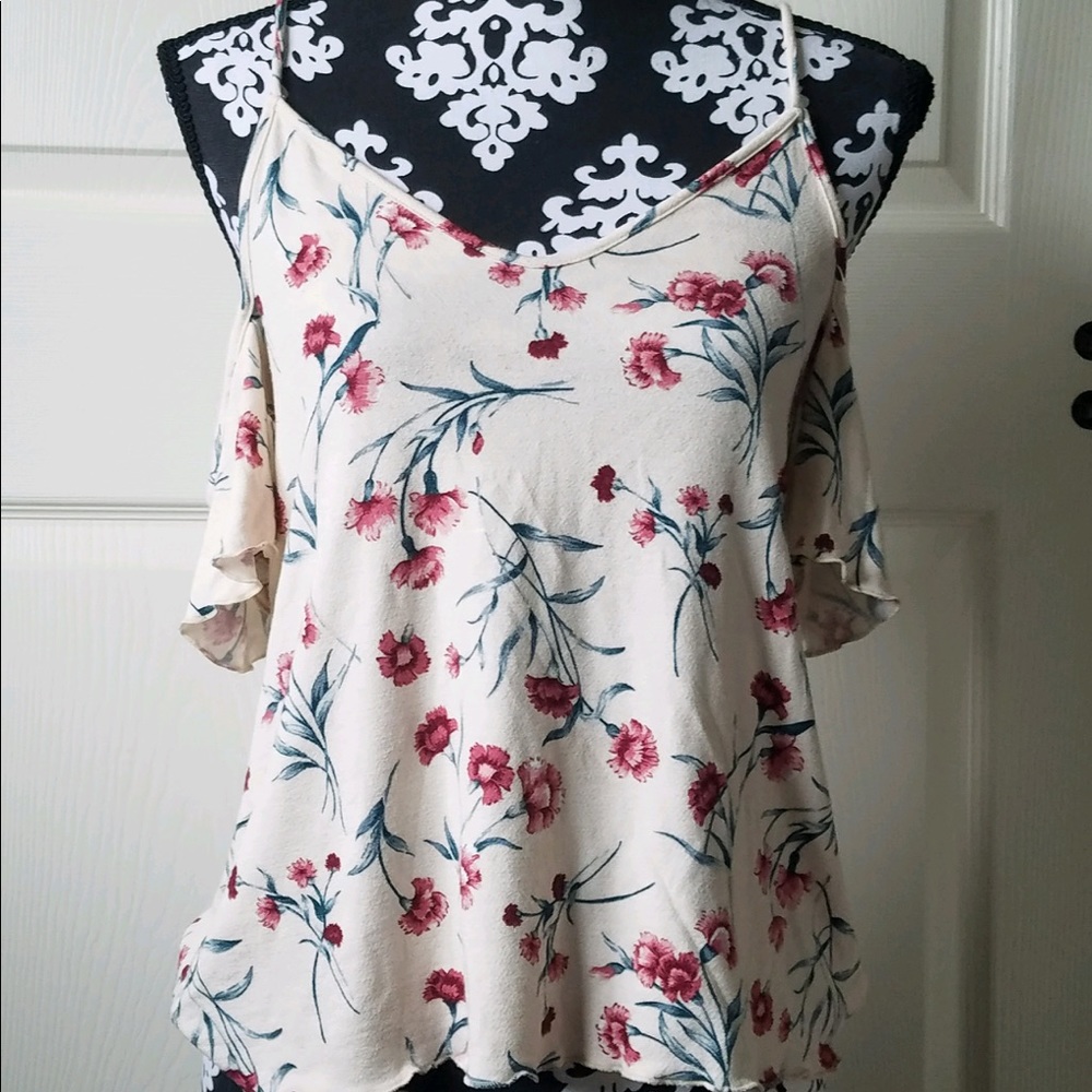 Cold shoulder top cherry